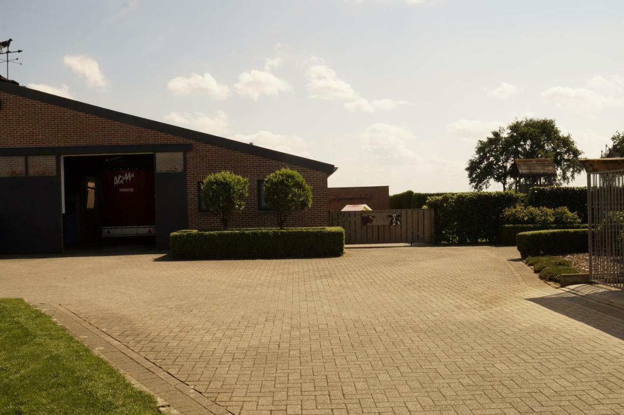 Kampenhof Villa Maaseik Buitenkant foto