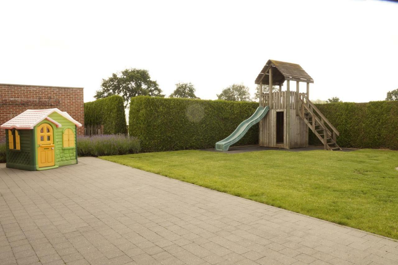 Kampenhof Villa Maaseik Buitenkant foto