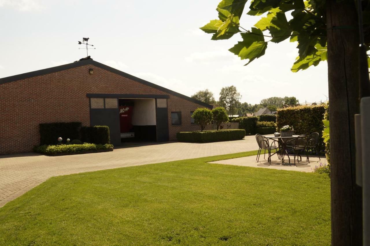 Kampenhof Villa Maaseik Buitenkant foto
