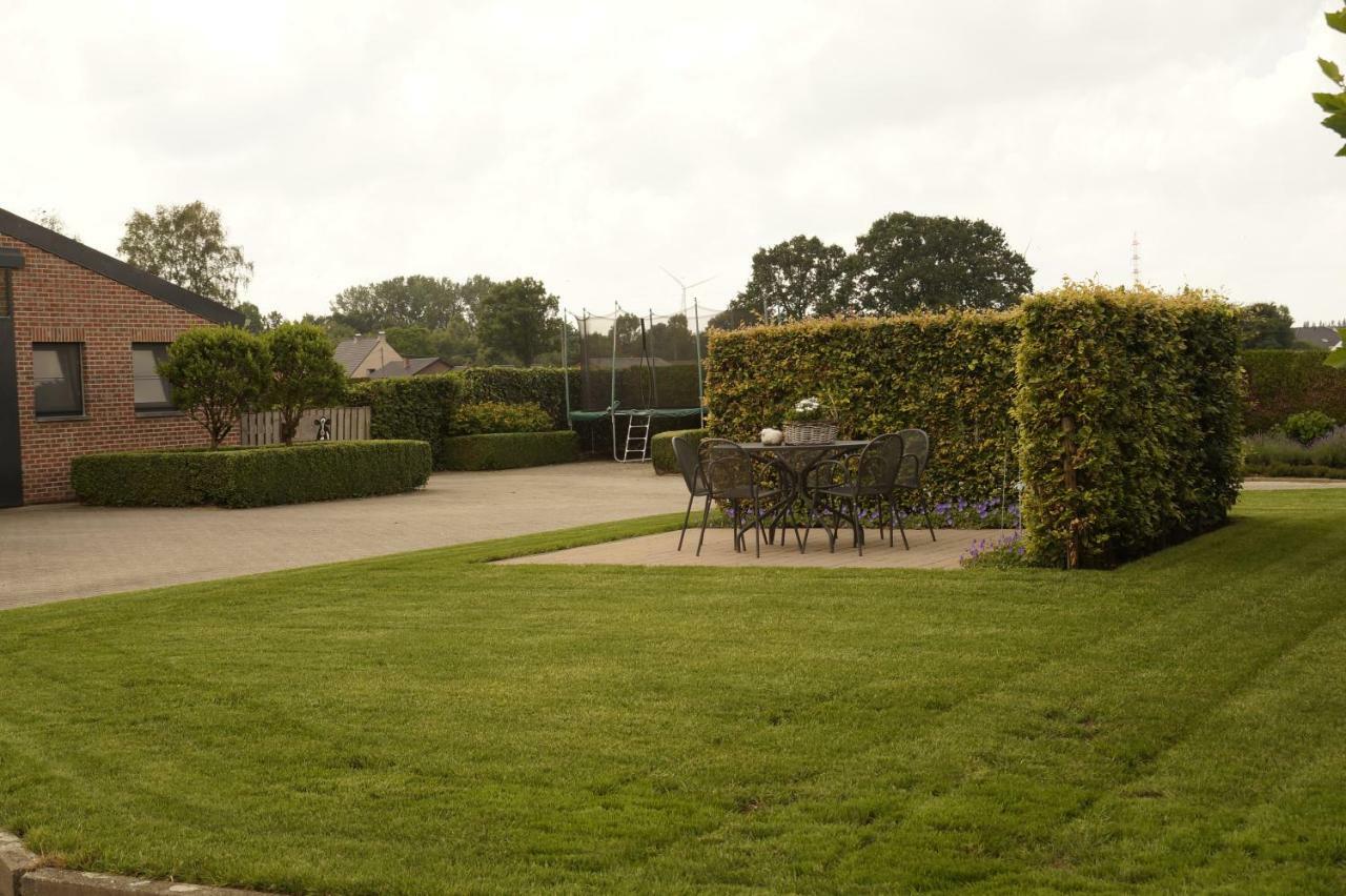 Kampenhof Villa Maaseik Buitenkant foto